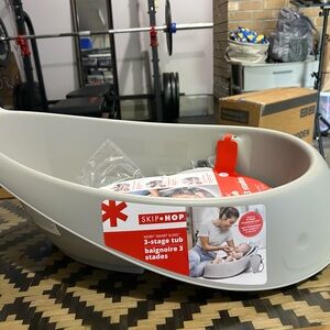 Unused 3-stage baby tub - whale shaped